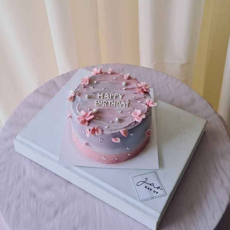 Purplish-pink themed cake | Aftereatz
